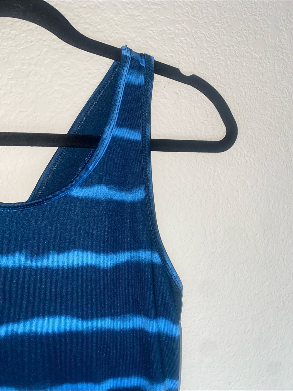 💋Adorable two-toned blue tank top with a built in sports bra!